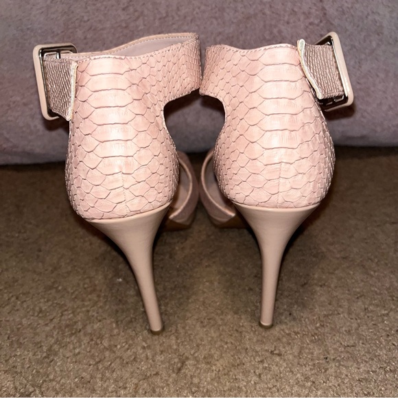 Chinese Laundry size 7.5 women’s pale pink snakeskin platforms - Picture 8 of 12